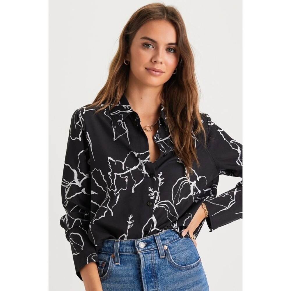 Lulus Artistically Chic Black And White Abstract Print Button-up Top - Size S